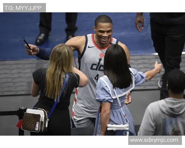 2023年足球明星赛盛况空前球迷齐聚共享激情与荣耀