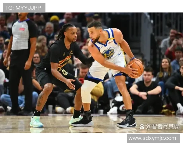 退役足球明星重返赛场再展风采激情对决引发球迷热潮