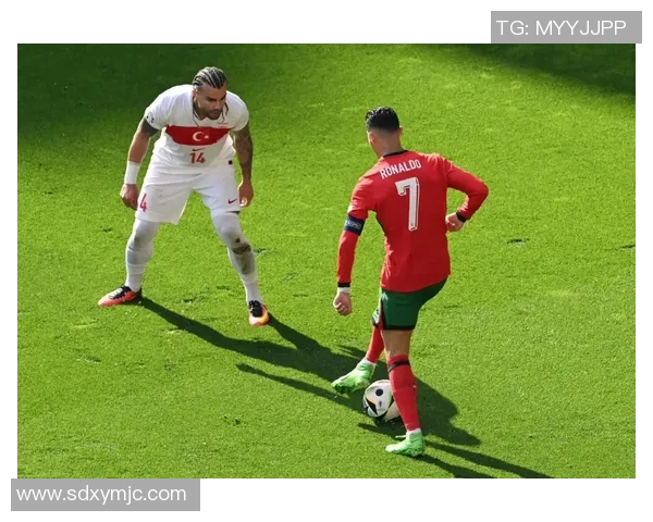 篮球球迷心目中的足球明星究竟是谁让他们如此追捧与热爱